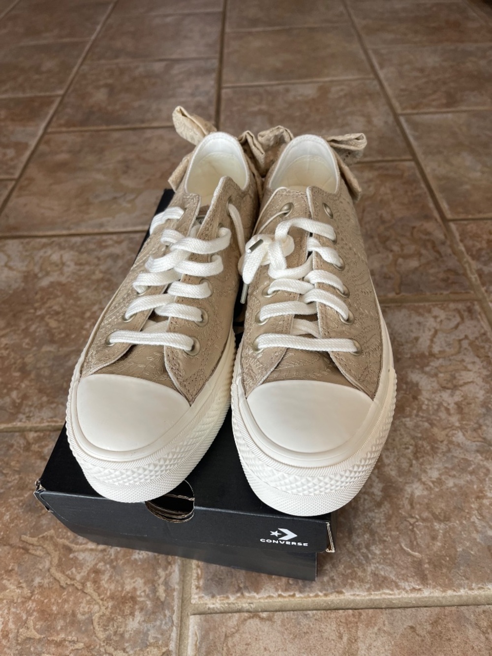 Converse - Picture 2 of 3
